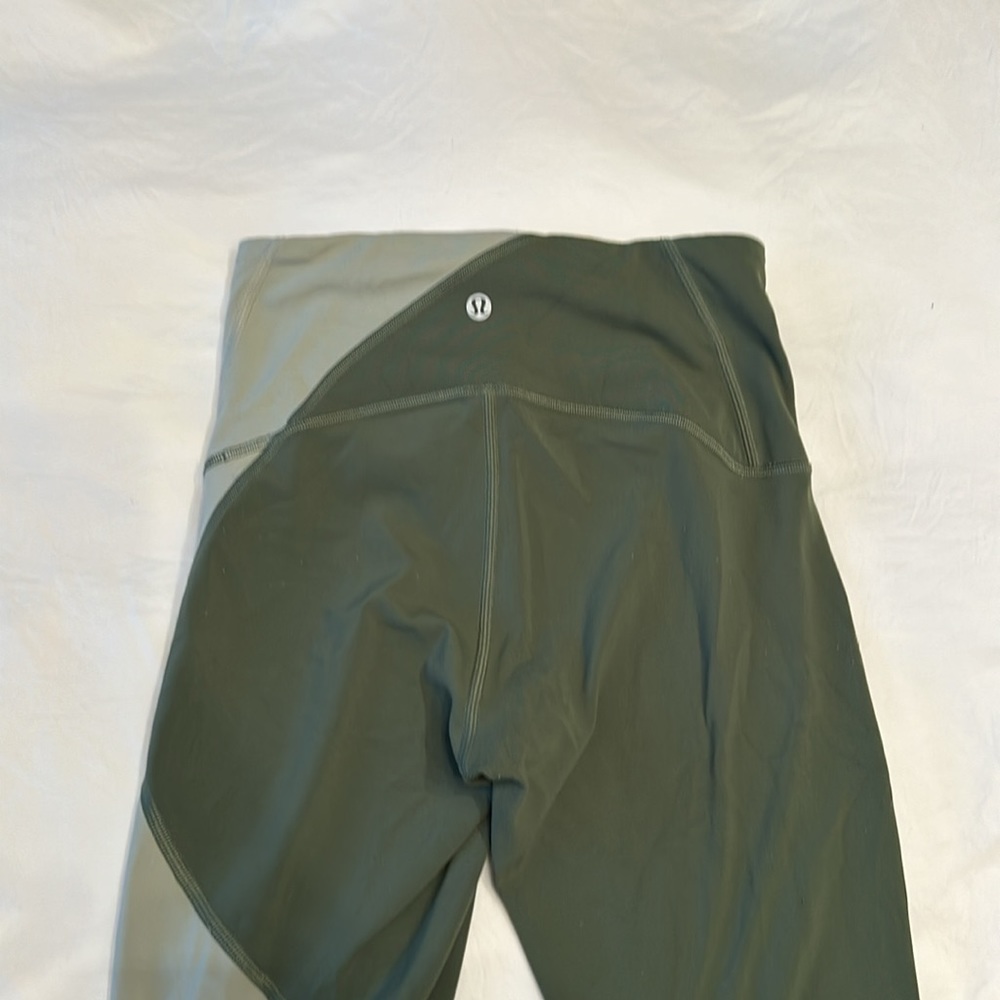 Lululemon - Picture 2 of 4